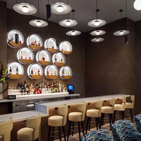 Hampton Inn By Hilton New York Times Square Exterior photo
